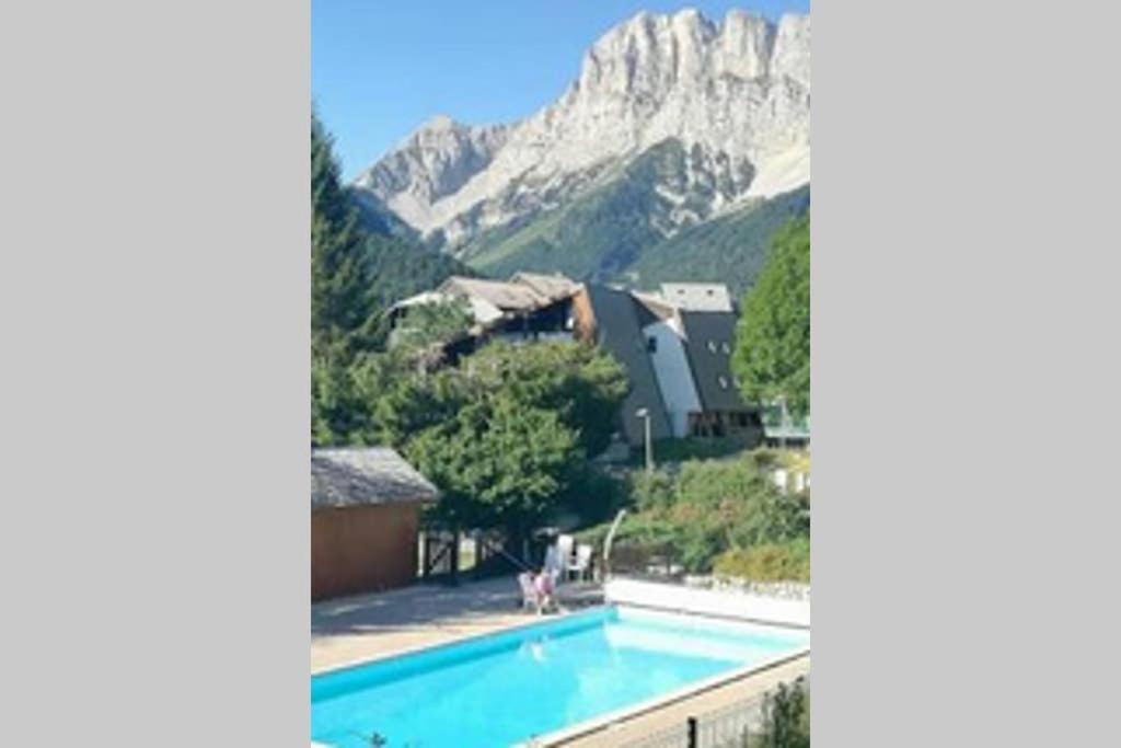 Studio mansardé 18 m2 climatisé avec piscine privée Gresse-en-Vercors Exterior foto