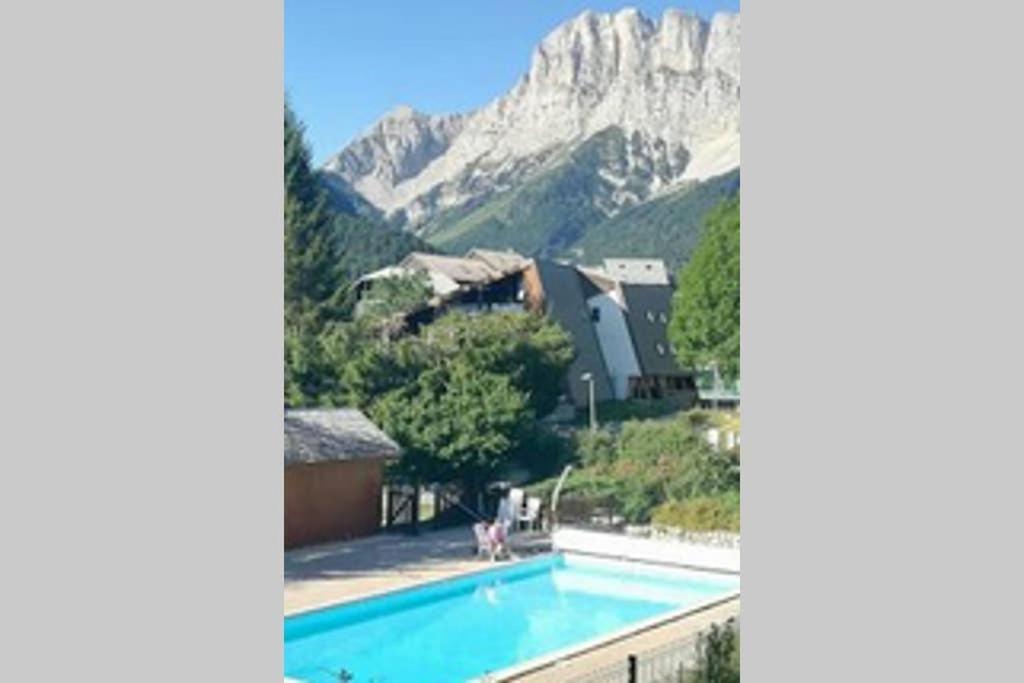 Apartamento Studio mansardé 18 m2 climatisé avec piscine privée Gresse-en-Vercors Exterior foto